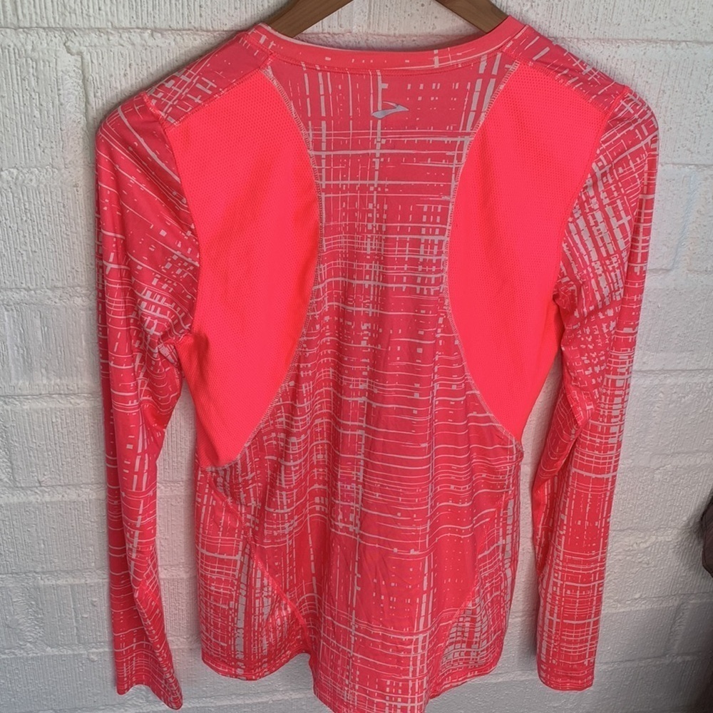 Brooks Long Sleeve Neon Pink Running Activewear Shirt sz M - Picture 7 of 8